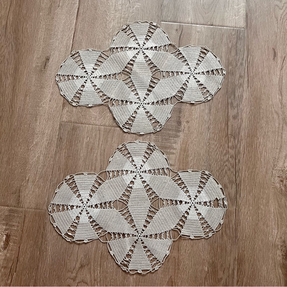 2 PCs Vintage Crocheted Ivory & White Ombre Oblong Doily Doilies Linens 14”x10”